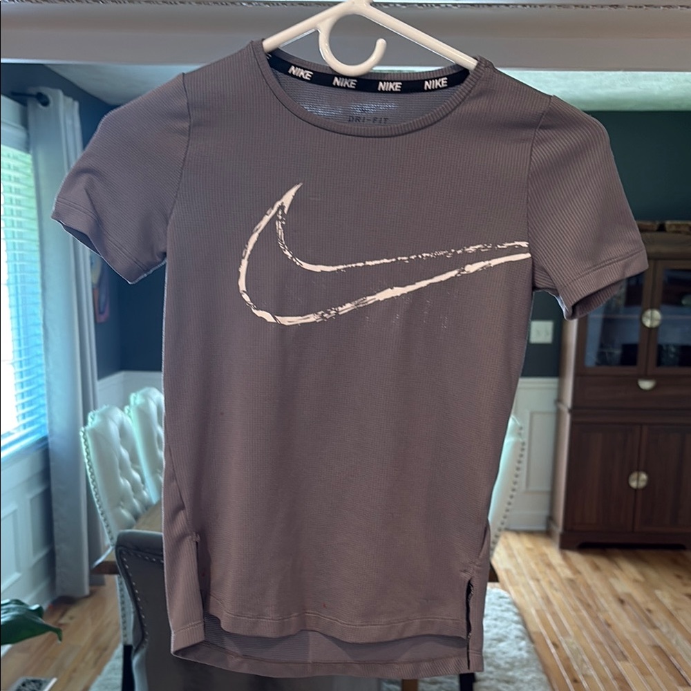Nike Boys Short Sleeve Tee in Gray
